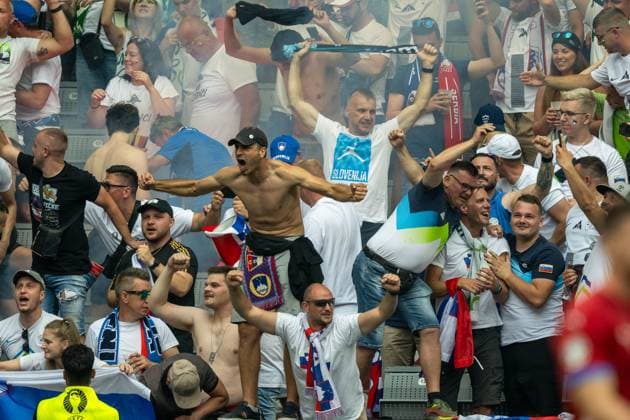 Spectators and fans of Slovenia after goal to 1 0 by Zan Karnicnik Slovenia, 02 , GER, Slovenia SVN vs Serbia SRB , European Football Championship, UEFA EURO 2024, Group E, Matchday 2, 20 06 2024, GER, Slovenia SVN vs Serbia SRB , European Football Championship, UEFA EURO 2024, Group E, Matchday 2, 20 06 2024 Munich Copyright: xEibner-Pressefoto SaschaxWaltherx EP_SWA