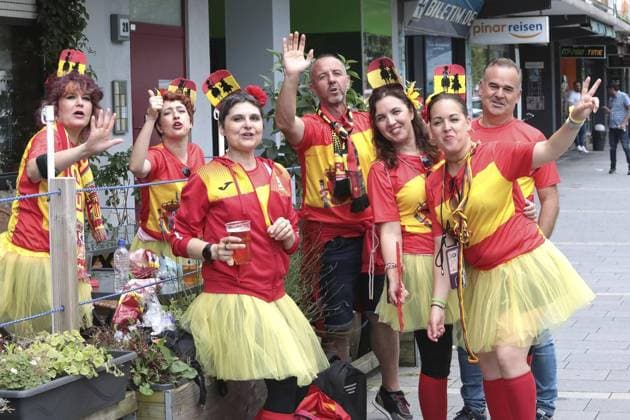 EM 2024 Spain Italy football fans in the city area of Gelsenkirchen FOR EDITORIAL PURPOSES ONLY p EM 2024 Spain Italy football fans on Thursday, June 20, 2024 in the city area of Gelsenkirchen Photo Frank Oppitz FUNKE Foto Services p Sport Deutschland NRW Gelsenkirchen Copyright FrankxOppitz Copyright: FrankxOppitz doc7vyapdk2g5cqu2l5bpw ,EDITORIAL USE ONLY Copyright: FrankxOppitz