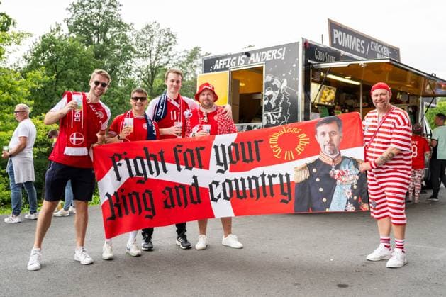 Fan warm up for Denmark v England, UEFA EURO, EM, Europameisterschaft,Fussball 2024, Frankfurt, Germany Frankfurt, Germany. 20th, June 2024. Football fans of Denmark arrive at the stadium for the UEFA Euro 2024 match in Group C between Denmark and the England at Deutsche Bank Park in Frankfurt. Frankfurt Germany  Copyright: xGonzalesxPhoto FrederikkexJensenx