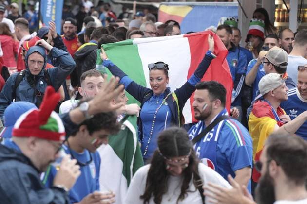EM 2024 Spain Italy football fans in the city area of Gelsenkirchen FOR EDITORIAL PURPOSES ONLY p EM 2024 Spain Italy football fans on Thursday, June 20, 2024 in the city area of Gelsenkirchen Photo Frank Oppitz FUNKE Foto Services p Sport Deutschland NRW Gelsenkirchen Copyright FrankxOppitz Copyright: FrankxOppitz doc7vyaqarznp472bgv6jy ,EDITORIAL USE ONLY Copyright: FrankxOppitz