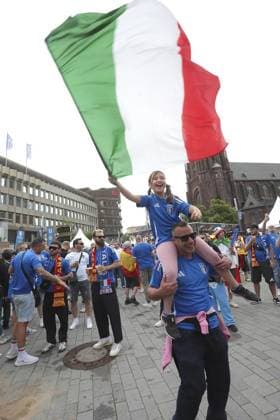 EM 2024 Spain Italy football fans in the city area of Gelsenkirchen FOR EDITORIAL PURPOSES ONLY p EM 2024 Spain Italy football fans on Thursday, June 20, 2024 in the city area of Gelsenkirchen Photo Frank Oppitz FUNKE Foto Services p Sport Deutschland NRW Gelsenkirchen Copyright FrankxOppitz Copyright: FrankxOppitz doc7vyaqayqsxv13fm0lfcu ,EDITORIAL USE ONLY Copyright: FrankxOppitz