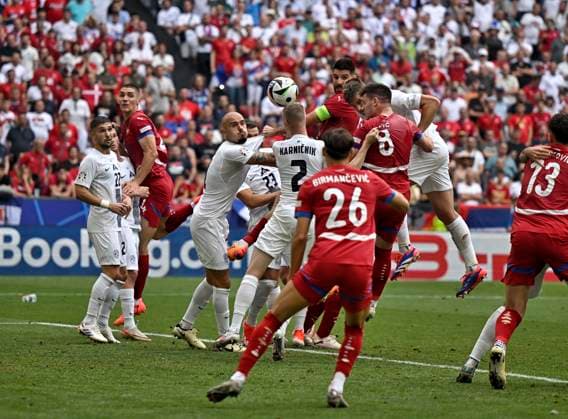 20 06 2024, Football UEFA EURO 2024, Preliminary round, Group C, Slovenia Serbia, at Fußball Arena München Luka Jovic Serbia scores to make it 1 1
