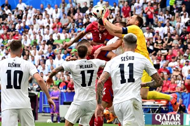 Munich, Germany, June 20st 2024: Jan Oblak of Slovenia (R) in action during the UEFA EURO, EM, Europameisterschaft,Fussball 2024 football match between Slovenia and Serbia at Munich Football Arena, Munich, Germany. (Igor Kupljenik SPP) Copyright: xIgorxKupljenikx xSPPx spp-en-IgKuSp-IKO_0908