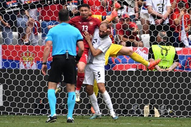 Munich, Germany, June 20st 2024: Jon Gorenc Stankovic of Slovenia (L) in action against Milos Veljkovic of Serbia (C) during the UEFA EURO, EM, Europameisterschaft,Fussball 2024 football match between Slovenia and Serbia at Munich Football Arena, Munich, Germany. (Natasa Kupljenik SPP) Copyright: xNatasaxKupljenikx xSPPx spp-en-NaKuSp-NNP_3285