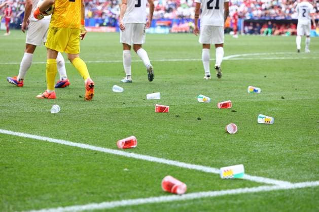 Plastic cups are thrown onto the pitch Slovenia v Serbia, UEFA European Championship, EM, Europameisterschaft 2024, Group C, Football, Munich Football Arena, Munich, Germany, 20 Jun 2024 EDITORIAL USE ONLY No use with unauthorised audio, video, data, fixture lists, club league logos or live services. Online in-match use limited to 120 images, no video emulation. No use in betting, games or single club league player publications. Copyright: xMichaelxZemanek Shutterstockx 14543659dg
