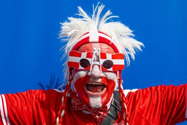 Football - UEFA EURO, EM, Europameisterschaft,Fussball 2024 - Group C - Denmark v England FRANKFURT, GERMANY - Thursday, June 20, 2024: A Denmark supporter with his country s flag painted on his face during the UEFA Euro 2024 Group C match between Denmark and England at the Waldstadion. (Photo by David Rawcliffe Propaganda) FRANKFURT Waldstadion HESSE GERMANY  Copyright: xDavidxRawcliffex P2024-06-20-Denmark_England-21