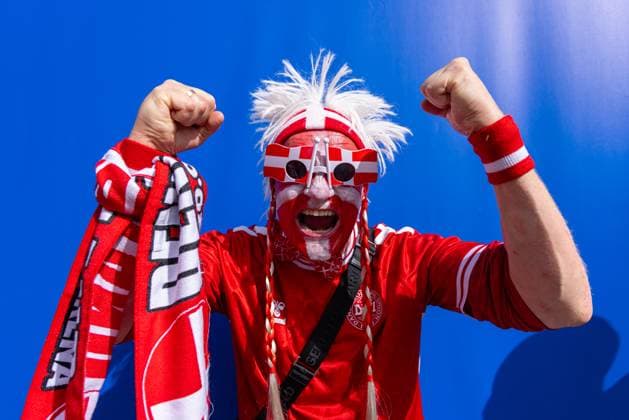 Football - UEFA EURO, EM, Europameisterschaft,Fussball 2024 - Group C - Denmark v England FRANKFURT, GERMANY - Thursday, June 20, 2024: A Denmark supporter with his country s flag painted on his face during the UEFA Euro 2024 Group C match between Denmark and England at the Waldstadion. (Photo by David Rawcliffe Propaganda) FRANKFURT Waldstadion HESSE GERMANY  Copyright: xDavidxRawcliffex P2024-06-20-Denmark_England-23