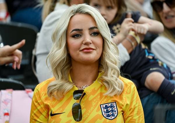 20 06 2024, xpsx, UEFA Euro 2024 preliminary round, Denmark England v l Megan Davison Pickford wife Jordan Pickford England DFL DFB REGULATIONS PROHIBIT ANY USE OF PHOTOGRAPHS as IMAGE SEQUENCES and or QUASI VIDEO emspor Frankfurt