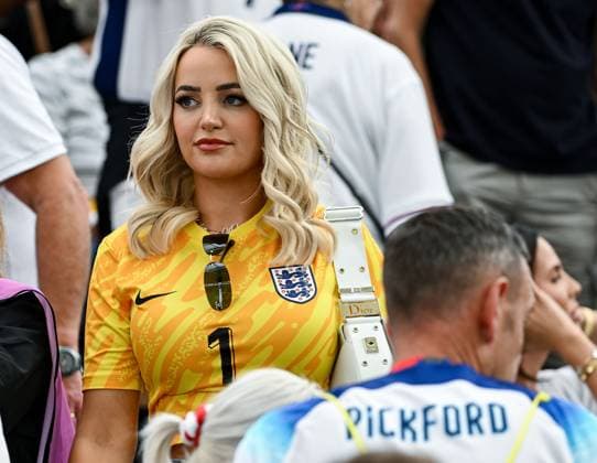 20 06 2024, xpsx, UEFA Euro 2024 preliminary round, Denmark England v l Megan Davison Pickford wife Jordan Pickford England DFL DFB REGULATIONS PROHIBIT ANY USE OF PHOTOGRAPHS as IMAGE SEQUENCES and or QUASI VIDEO emspor Frankfurt