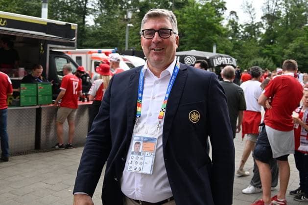 20 06 2024, xsltx, European Football Championship 2024, Denmark England emspor, v l CEO Axel Hellmann Eintracht Frankfurt DFL DFB REGULATIONS PROHIBIT ANY USE OF PHOTOGRAPHS as IMAGE SEQUENCES and or QUASI VIDEO Frankfurt am Main