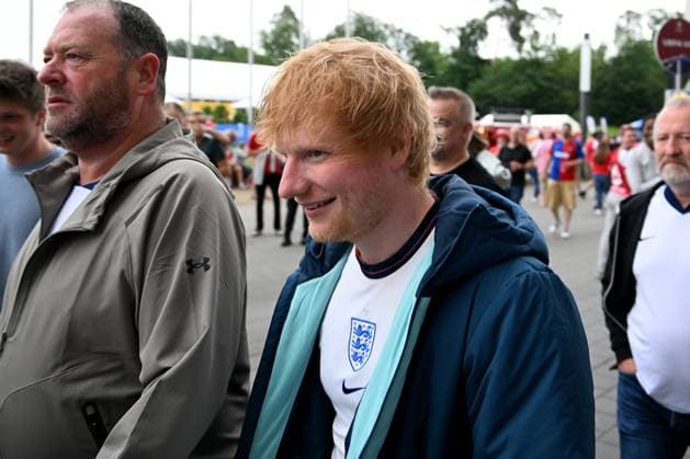20 06 2024, xsltx, European Football Championship 2024, Denmark England emspor, v l Singer and world star Ed Sheeran Singer Songwriter DFL DFB REGULATIONS PROHIBIT ANY USE OF PHOTOGRAPHS as IMAGE SEQUENCES and or QUASI VIDEO Frankfurt am Main