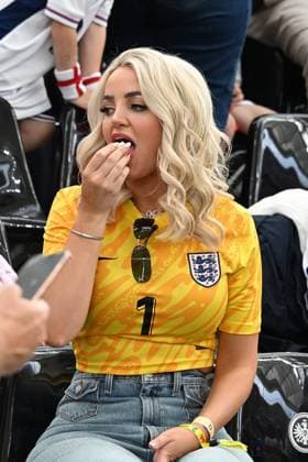 20 06 2024, xsltx, European Football Championship 2024, Denmark England emspor, v l Megan Davison wife of Jordan Pickford England DFL DFB REGULATIONS PROHIBIT ANY USE OF PHOTOGRAPHS as IMAGE SEQUENCES and or QUASI VIDEO Frankfurt am Main