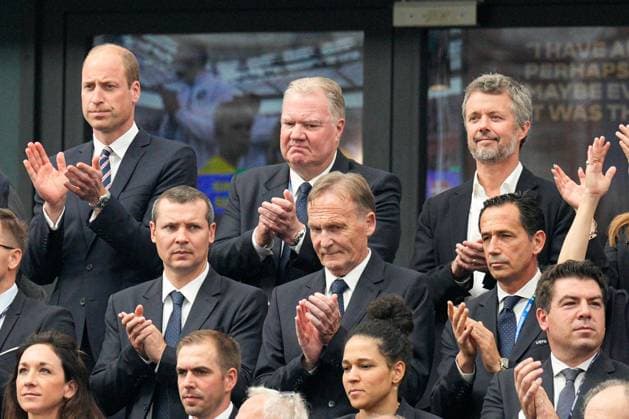 Prince William, Prince of Wales and President of The FA (L), speaks with HM King Frederik X, King of Denmark (R) Denmark v England, UEFA European Championship, EM, Europameisterschaft 2024, Group C, Football, Frankfurt Arena, Frankfurt, Germany, 20 Jun 2024 EDITORIAL USE ONLY No use with unauthorised audio, video, data, fixture lists, club league logos or live services. Online in-match use limited to 120 images, no video emulation. No use in betting, games or single club league player publications.  Copyright: xDavexShopland Shutterstockx 14543694ac
