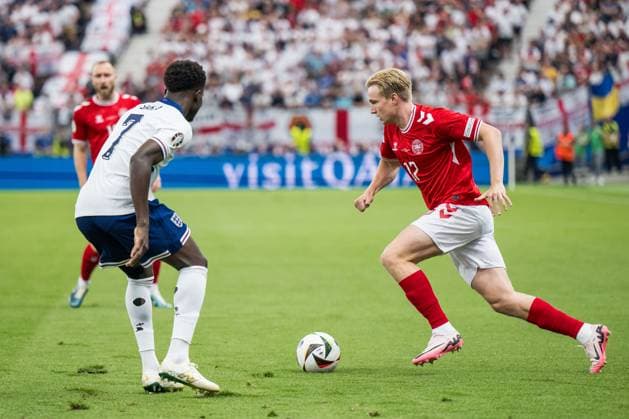 240620 Bukayo Saka of England and Victor Kristiansen of Denmark during the UEFA Euro 2024 Football Championship match between Denmark and England on June 20, 2024 in Frankfurt Photo Mathias Bergeld BILDBYRAN code MB MB0939 fotboll football soccer fotballs em europamästerskap em uefa euro uefa european football championship euro 2024 denmark england bbeng  Copyright: MATHIASxBERGELD BB240620MB039