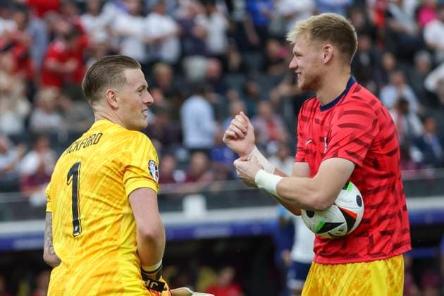 Jordan Pickford England, 01 and Aaron Ramsdale England, 13 before the start of the match , Football, UEFA , European Championship, Group C 2024, Denmark vs England, 20 06 2024, Frankfurt Arena, Frankfurt, Germany Frankfurt Frankfurt Arena Hessen Germany Copyright: xGrantxHubbsx