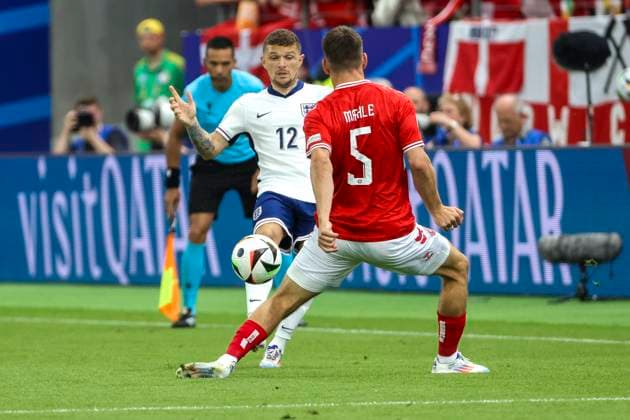 Kieran Trippier England, 12 and Joakim Maehle Denmark, 05 in duel , Football, UEFA , European Championship, Group C 2024, Denmark vs England, 20 06 2024, Frankfurt Arena, Frankfurt, Germany Frankfurt Frankfurt Arena Hessen Germany Copyright: xGrantxHubbsx
