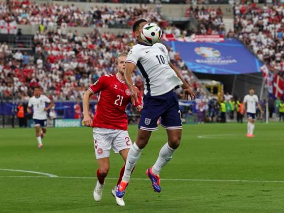 Denmark v England UEFA EURO, EM, Europameisterschaft,Fussball 2024 Group C Morten Hjulmand of Denmark pressures Jude Bellingham of England during the UEFA Euro 2024 Group C match between Denmark and England at the Deutsche Bank Park, Frankfurt Copyright: xPaulxChestertonx FIL-20272-0059 UK Newspapers OUT