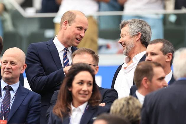 Fußball UEFA EURO 2024 Gruppe C Dänemark gegen England 20. Juni 2024 UEFA EURO 2024 Gruppe C Dänemark gegen England Prinz William und der König von Dänemark HM König Frederik X Foto Simon Stacpoole Abseits Frankfurt Deutschland  Copyright: xSimonxStacpoolexOffside