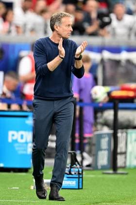 20 06 2024, xscotx, Football EM 2024, Denmark England, emspor, v l Coach Head Coach Kasper Hjulmand Denmark Denmark gives instructions, gesticulates, gesticulate with arms gives instructions, gesticulate Frankfurt am Main