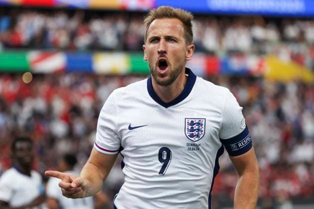 Goal celebration for Harry Kane England, 09 after his goal for 0 1 , Football, UEFA , European Championship, Group C 2024, Denmark vs England, 20 06 2024, Frankfurt Arena, Frankfurt, Germany Frankfurt Frankfurt Arena Hessen Germany Copyright: xGrantxHubbsx