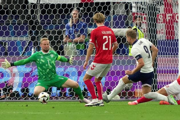 England s Harry Kane scores the goal 0-1 during the Euro 2024 soccer match between Denmark and England at the Frankfurt Arena , Frankfurt , Germany - Thursday 20 June 2024. - Soccer .  Copyright: xSpada LaPressex