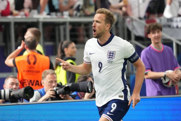 celebrate the goal, goal celebration for 1 0 Harry Kane England, 09 with Kieran Trippier England, 12 Frankfurt 20 06 2024 England vs Denmark, EURO2024 M17, Group C, EM Arena Frankfurt