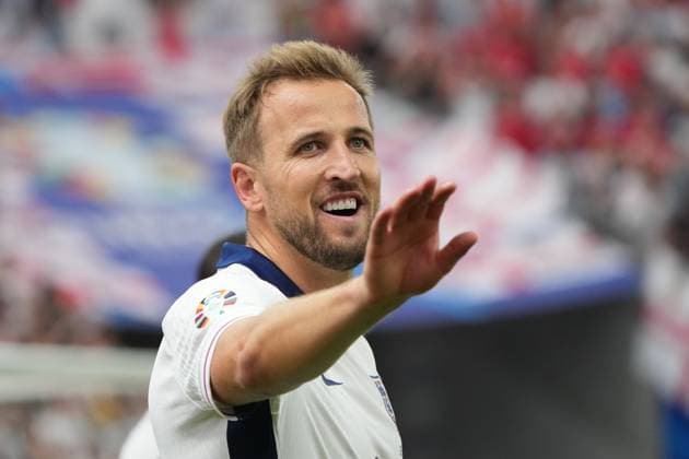 celebrate the goal, goal celebration for 1 0 Harry Kane England, 09 with greetings to his family in the stands Frankfurt 20 06 2024 England vs Denmark, EURO2024 M17, Group C, EM Arena Frankfurt