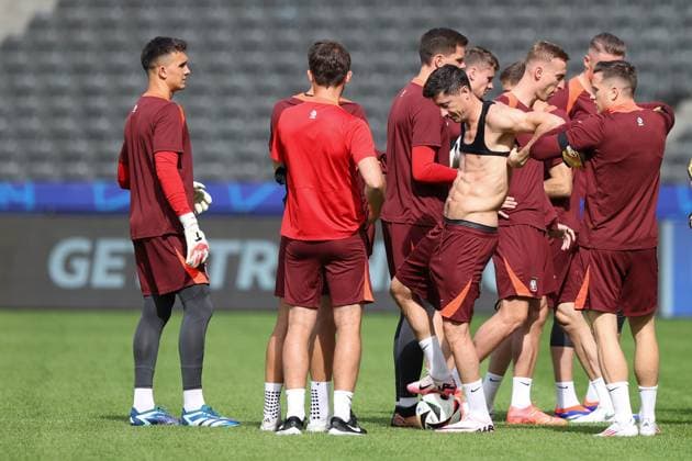BERLIN 20.06.2024 TRENING REPREZENTACJI POLSKI NA EURO 2024 --- POLISH FOOTBALL national team, Nationalteam TRAINING SESSION ON EURO 2024 ROBERT LEWANDOWSKI FOT. PIOTR KUCZA FOTOPYK NEWSPIX.PL --- Newspix.pl POLAND OUT!  240620PYK0006