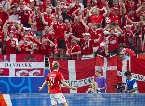 Sport Bilder des Tages Football - UEFA EURO, EM, Europameisterschaft,Fussball 2024 - Group C - Denmark v England FRANKFURT, GERMANY - Thursday, June 20, 2024: Denmark s Morten Hjulmand celebrates after scoring the first equalising goal during the UEFA Euro 2024 Group C match between Denmark and England at the Waldstadion. (Photo by David Rawcliffe Propaganda) FRANKFURT Waldstadion HESSE GERMANY  Copyright: xDavidxRawcliffex P2024-06-20-Denmark_England-51