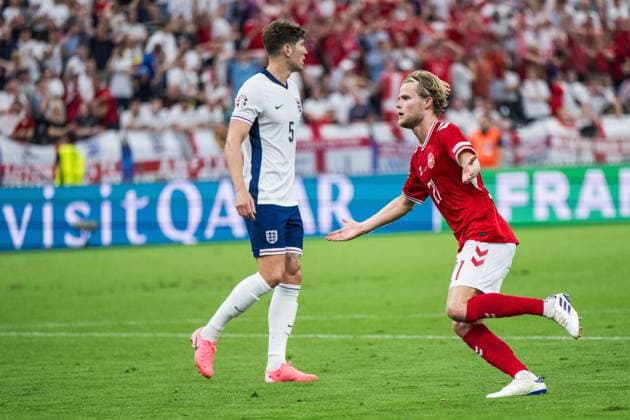 240620 Morten Hjulmand of Denmark celebrates after 1 1 during the UEFA Euro 2024 Football Championship match between Denmark and England on June 20, 2024 in Frankfurt Photo Mathias Bergeld BILDBYRAN kod MB MB0939 fotboll football soccer fotballs em europamästerskap em uefa euro uefa european football championship euro 2024 danmark denmark england bbeng jubel  Copyright: MATHIASxBERGELD BB240620MB075