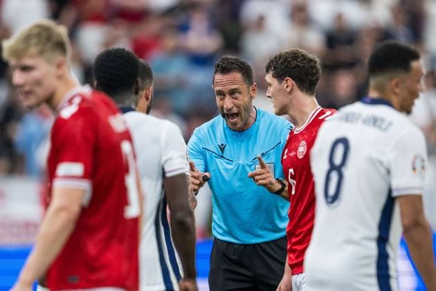 240620 Referee Artur Soares Dias during the UEFA Euro 2024 Football Championship match between Denmark and England on June 20, 2024 in Frankfurt Photo Mathias Bergeld BILDBYRAN code MB MB0939 fotboll football soccer fotballs em europamästerskap em uefa euro uefa european football championship euro 2024 danmark denmark england bbeng  Copyright: MATHIASxBERGELD BB240620MB076