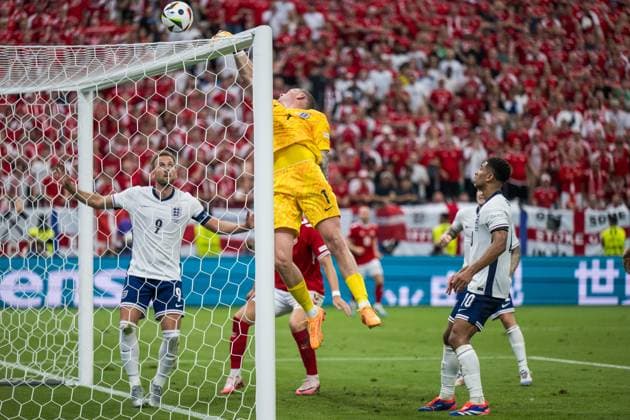 240620 Goalkeeper Jordan Pickford of England during the UEFA Euro 2024 Football Championship match between Denmark and England on June 20, 2024 in Frankfurt Photo Mathias Bergeld BILDBYRAN code MB MB0939 fotboll football soccer fotballs em europamästerskap em uefa euro uefa european football championship euro 2024 denmark england bbeng  Copyright: MATHIASxBERGELD BB240620MB084