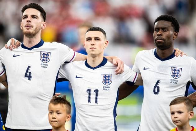 UEFA EURO 2024 Denmark England 20 06 2024 Declan Rice England, 4 Phil Foden England, 11 , Marc Guehi England, 6 National anthem UEFA EURO 2024 Denmark England Frankfurt Arena, Frankfurt am Main 20 06 2024 Copyright: xBEAUTIFULxSPORTS Buriakovx
