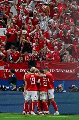 20 06 2024, xpsx, UEFA Euro 2024 preliminary round, Denmark England v l celebrate the goal, goal celebration for 1 1 goal scorer Morten Blom Due Hjulmand Denmark Daenemark DFL DFB REGULATIONS PROHIBIT ANY USE OF PHOTOGRAPHS as IMAGE SEQUENCES and or QUASI VIDEO emspor Frankfurt