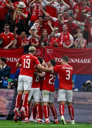 20 06 2024, xpsx, UEFA Euro 2024 preliminary round, Denmark England v l celebrate the goal, goal celebration for 1 1 goal scorer Morten Blom Due Hjulmand Denmark Daenemark DFL DFB REGULATIONS PROHIBIT ANY USE OF PHOTOGRAPHS as IMAGE SEQUENCES and or QUASI VIDEO emspor Frankfurt