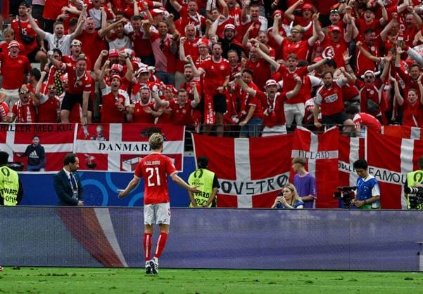 20 06 2024, xpsx, UEFA Euro 2024 preliminary round, Denmark England v l celebrate the goal, goal celebration for 1 1 goal scorer Morten Blom Due Hjulmand Denmark Daenemark DFL DFB REGULATIONS PROHIBIT ANY USE OF PHOTOGRAPHS as IMAGE SEQUENCES and or QUASI VIDEO emspor Frankfurt