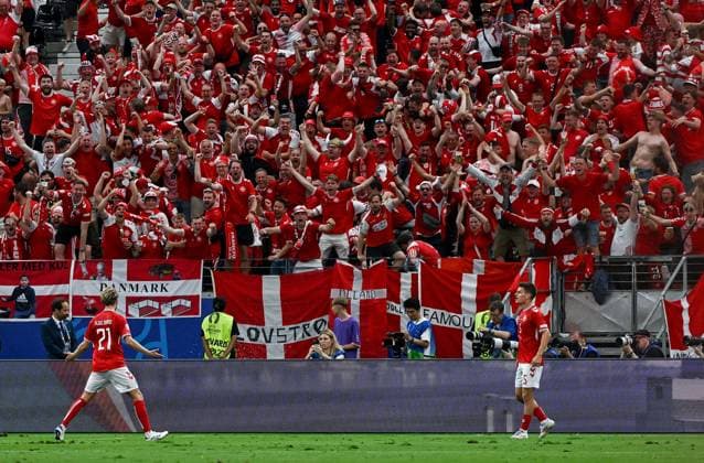 20 06 2024, xpsx, UEFA Euro 2024 preliminary round, Denmark England v l celebrate the goal, goal celebration for 1 1 goal scorer Morten Blom Due Hjulmand Denmark Daenemark DFL DFB REGULATIONS PROHIBIT ANY USE OF PHOTOGRAPHS as IMAGE SEQUENCES and or QUASI VIDEO emspor Frankfurt