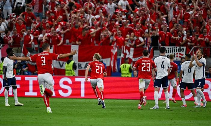 20 06 2024, xpsx, UEFA Euro 2024 preliminary round, Denmark England v l celebrate the goal, goal celebration for 1 1 goal scorer Morten Blom Due Hjulmand Denmark Daenemark DFL DFB REGULATIONS PROHIBIT ANY USE OF PHOTOGRAPHS as IMAGE SEQUENCES and or QUASI VIDEO emspor Frankfurt