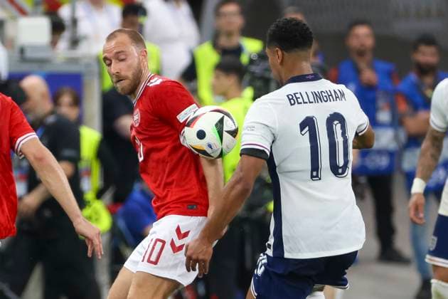 Christian Eriksen Denmark, 10 and Jude Bellingham England, 10 in duel , Football, UEFA , European Championship, Group C 2024, Denmark vs England, 20 06 2024, Frankfurt Arena, Frankfurt, Germany Frankfurt Frankfurt Arena Hessen Germany Copyright: xGrantxHubbsx