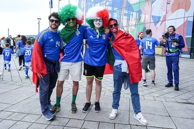Gelsenkirchen, Germany, June 20th 2024: Fans of Italy outside the stadium prior to the UEFA EURO, EM, Europameisterschaft,Fussball 2024 Germany Group B football match between Spain and Italy at Arena AufSchalke in Gelsenkirchen, Germany. (Daniela Porcelli SPP)  Copyright: xDanielaxPorcellix xSPPx spp-en-DaPoSp-20240620-DSC00086