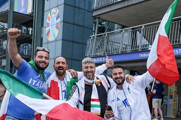 Gelsenkirchen, Germany, June 20th 2024: Fans of Italy in front of the stadium prior to the UEFA EURO, EM, Europameisterschaft,Fussball 2024 Germany Group B football match between Spain and Italy at Arena AufSchalke in Gelsenkirchen, Germany. (Daniela Porcelli SPP)  Copyright: xDanielaxPorcellix xSPPx spp-en-DaPoSp-20240620-DSC00151