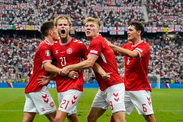 GER: Denmark v England. UEFA EURO, EM, Europameisterschaft,Fussball 2024 Morten Hjulmand of Denmark celebrates the 1-1 with his teammates during the UEFA Euro 2024 match between Denmark and England, Group C date 2, played at Frankfurt Arena on June 20, 2024 in Frankfurt, Germany. kpng Copyright: xBaguxBlancox xPRESSINPHOTOx PS_240620_DIN_ING_026