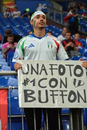 UEFA European Football Championship - UEFA EURO, EM, Europameisterschaft,Fussball 2024 - Spain vs Italy italian fan at the stadium during UEFA Euro 2024 - Spain vs Italy, UEFA European Football Championship in Gelsenkirchen, Germany, June 20 2024 Gelsenkirchen Germany  Copyright: xIPAxSport ABACAx