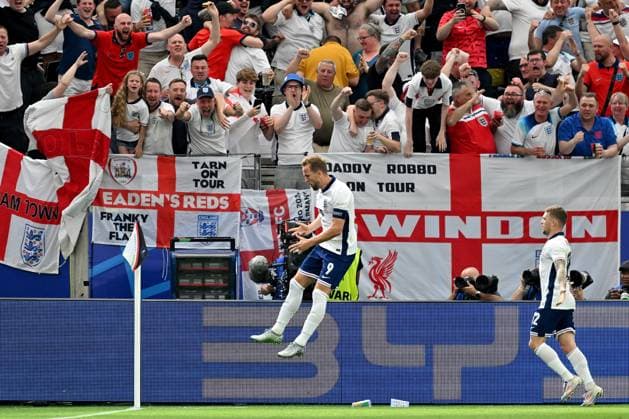 20 06 2024, xsltx, Football EM 2024, Denmark England emspor, v l Torjubel nach dem Tor zum celebrating the goal celebrate 0 1 durch Harry Kane England DFL DFB REGULATIONS PROHIBIT ANY USE OF PHOTOGRAPHS as IMAGE SEQUENCES and or QUASI VIDEO Frankfurt am Main