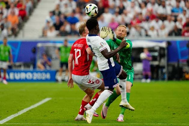 Kasper Schmeichel of Denmark prevents Bukayo Saka of England Denmark v England, UEFA European Championship, EM, Europameisterschaft 2024, Group C, Football, Frankfurt Arena, Frankfurt, Germany, 20 Jun 2024 EDITORIAL USE ONLY No use with unauthorised audio, video, data, fixture lists, club league logos or live services. Online in-match use limited to 120 images, no video emulation. No use in betting, games or single club league player publications. Copyright: xDavexShopland Shutterstockx 14543694cw