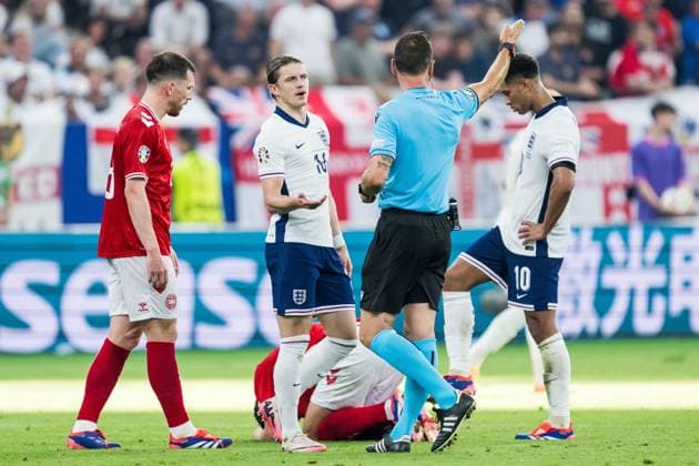 240620 Conor Gallagher of England reacts towards referee Artur Soares Dias during the UEFA Euro 2024 Football Championship match between Denmark and England on June 20, 2024 in Frankfurt Photo Mathias Bergeld BILDBYRAN code MB MB0939 fotboll football soccer fotballs em europamästerskap em uefa euro uefa european football championship euro 2024 denmark england bbeng  Copyright: MATHIASxBERGELD BB240620MB123