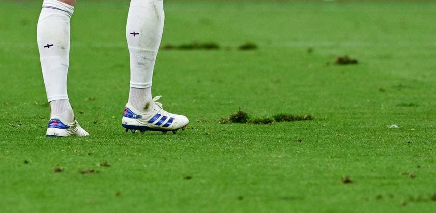 20 06 2024, xpsx, UEFA Euro 2024 preliminary round, Denmark England v l Declan Rice England complains about the grass playing surface DFL DFB REGULATIONS PROHIBIT ANY USE OF PHOTOGRAPHS as IMAGE SEQUENCES and or QUASI VIDEO emspor Frankfurt