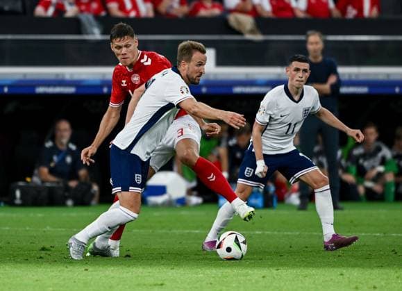 20 06 2024, xpsx, UEFA Euro 2024 preliminary round, Denmark England v l Jannik Vestergaard Denmark Denmark Denmark Harry Kane England DFL DFB REGULATIONS PROHIBIT ANY USE OF PHOTOGRAPHS as IMAGE SEQUENCES and or QUASI VIDEO emspor Frankfurt