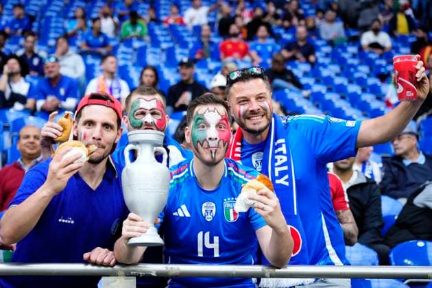 Spain v Italy: Group B - UEFA EURO, EM, Europameisterschaft,Fussball 2024 Italian supporters prior the UEFA EURO 2024 group stage match between Spain and Italy at Arena AufSchalke on June 20, 2024 in Gelsenkirchen, Germany. Gelsenkirchen Germany  Copyright: xJosexBretonx originalFilename:breton-spainvit240620_npHSQ.jpg