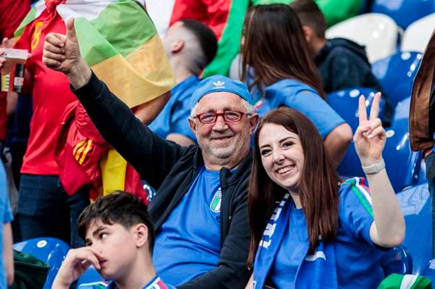 UEFA EURO 2024 Spain Italy 20 06 2024 Impressions of fans in the stands before the match UEFA EURO 2024 Spain Italy Stadion AufSchalke, Gelsenkirchen on 20 06 2024 Copyright: xBEAUTIFULxSPORTS Meuselx